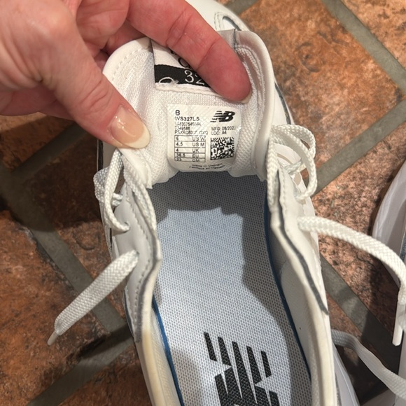 New Balancee 327 all white leather - Picture 7 of 7